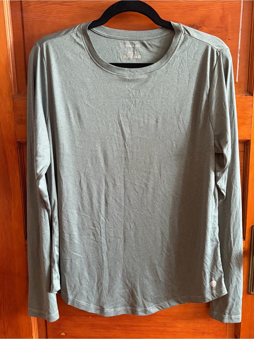 Gradual Long-Sleeve Women's Workout Top in Sage Green